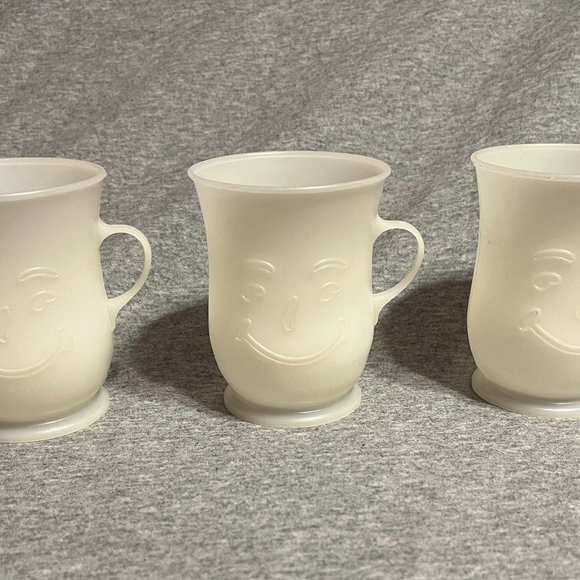 Kool-Aid Man Plastic Cup Set of 3, in the color white - Picture 1 of 11